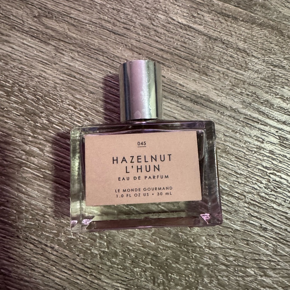 Hazelnut L'Hun Eau de Parfum le Monde gourmand perfume body